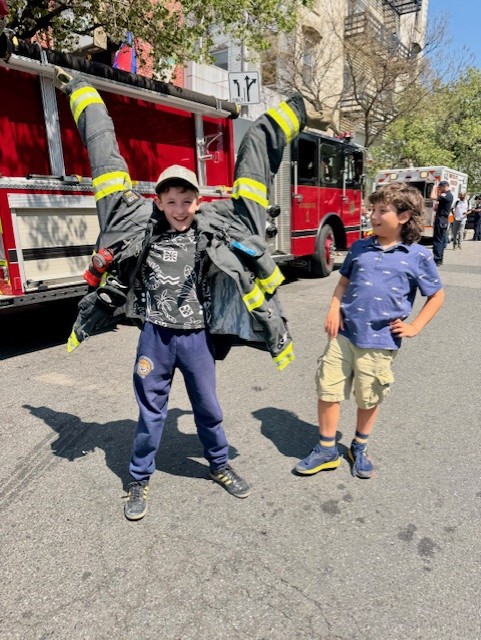 HobokenFire's tweet image. Hoboken Fire represented at #TakeYourChildToWorkDay at @CityofHoboken City Hall today. Thanks to all the kids who came out to learn all about what Hoboken Firefighters and @Hoboken_EMS do!
Maybe we'll see some of you on our trucks in (more than) a couple of years!!!!