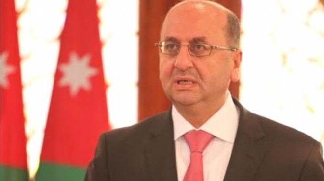 معلومة عالماشي: 

سميح المعايطة كان يعمل لدى حماس عندما كانت في الأردن، وخلال تلك الفترة درس بالانتساب، ثم بواسطة المخابرات حصل على قبول الماجستير بالأردنية خلافاً للقانون الذي لا يعترف بالانتساب!

● المعايطة تجسس على الاخوان وحماس وجريدة السبيل ثم كوفئ بأن أصبح وزيراً، ثم سحيجا