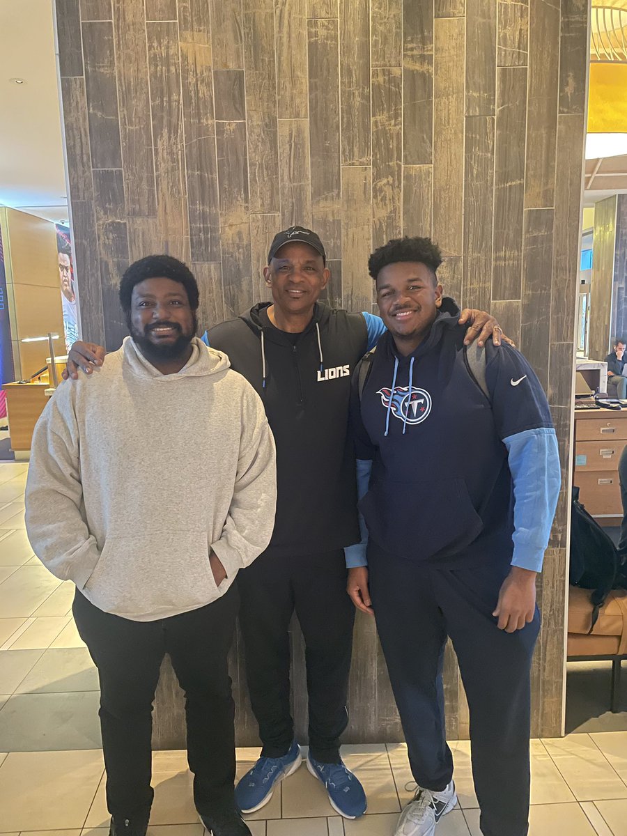 M_80lane's tweet photo. Draft weekend! 

Goodluck to the family!🤞🏾

Ray Agnew Jr (@Lions)
Ray Agnew III (@nyjets)
Keenan Agnew (@Titans) https://t.co/1flDyZJa1Q