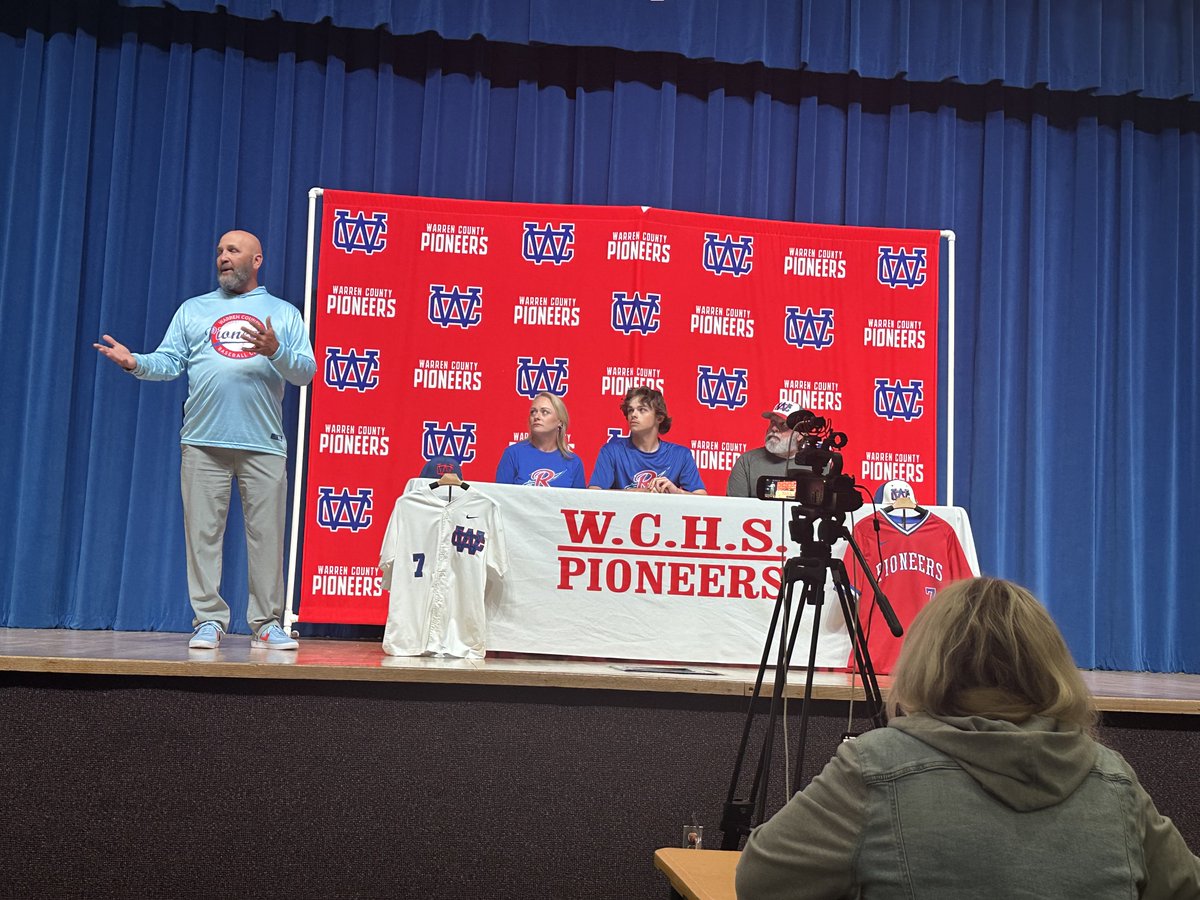 PioneersWF931's tweet photo. So proud of Evan Snapp on signing with Roane. They got a young man. https://t.co/NhHda8W6Ux