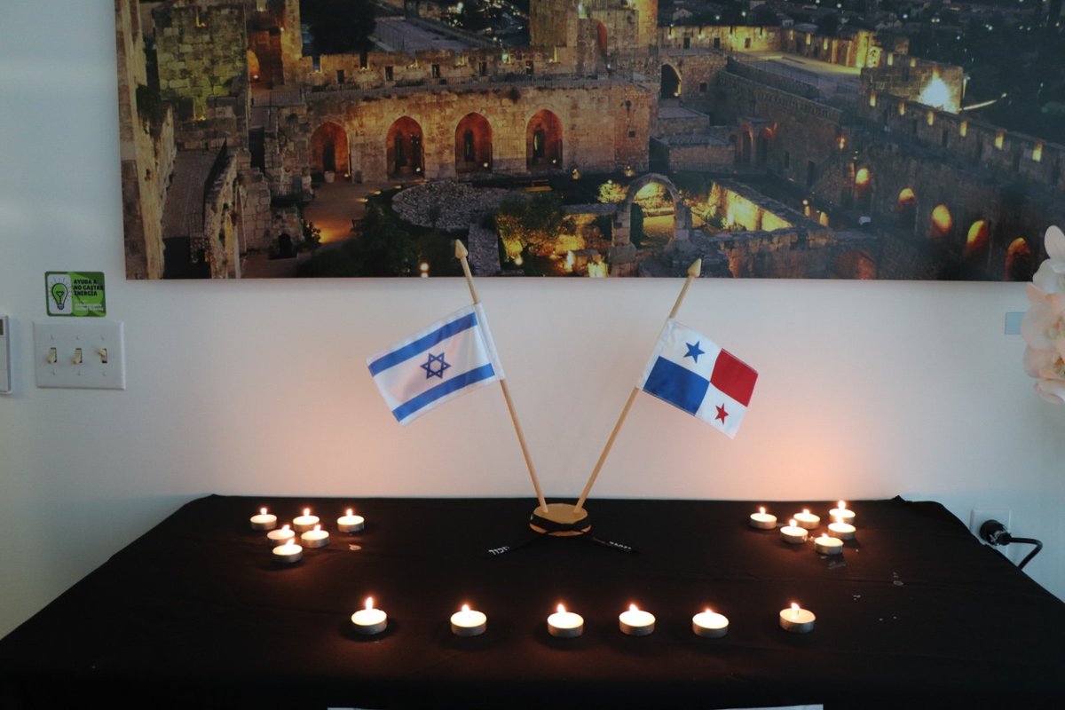 ItaiBardov's tweet image. Mientras conmemoramos en Israel y en todo el mundo el Día de Conmemoración del Holocausto, en honor a la memoria de los seis millones de judíos asesinados durante la Shoá, participé en emotivas ceremonias junto con la comunidad judía en las sinagogas Kol Shearith Israel y…