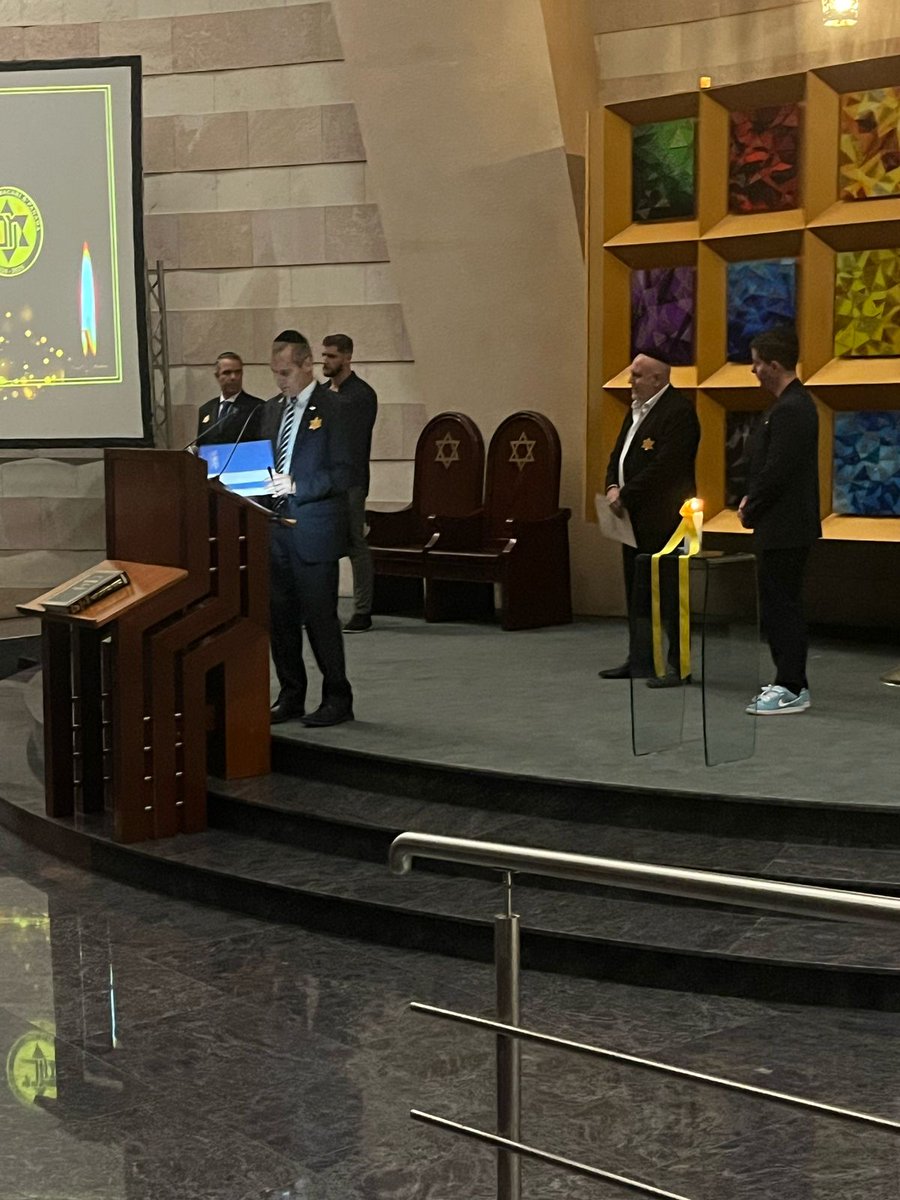 ItaiBardov's tweet image. Mientras conmemoramos en Israel y en todo el mundo el Día de Conmemoración del Holocausto, en honor a la memoria de los seis millones de judíos asesinados durante la Shoá, participé en emotivas ceremonias junto con la comunidad judía en las sinagogas Kol Shearith Israel y…