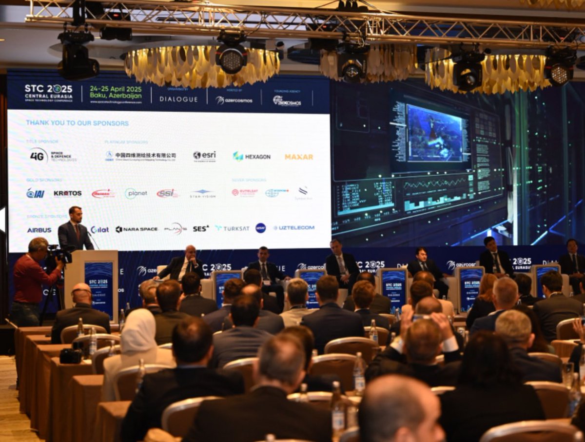 AzAmbassadeFr's tweet photo. 🛰️L’#Azerbaïdjan accueille une conférence internationale sur les technologies #spatiales -“Space Technology Conference” (#STC2025)
Les travaux de la conférence sur les technologies spatiales, organisée par l’Agence spatiale azerbaïdjanaise-@Azercosmos1 ,se sont ouverts aujourd’hui à #Bakou, avec la participation de plus de 400 représentants issus de 112 institutions et organisations spécialisées dans le domaine spatial, en provenance de 35 pays.
Cette conférence, qui se tient sur 2 jours, constitue une plateforme internationale de haut niveau consacrée aux échanges sur les innovations spatiales les plus récentes. Elle aborde plusieurs thématiques majeures, notamment l’observation de la Terre à distance en appui au développement régional durable, le rôle croissant des communications satellitaires en Eurasie centrale, l’investissement dans l’industrie spatiale, ainsi que les solutions offertes par les technologies satellitaires pour répondre aux défis régionaux.