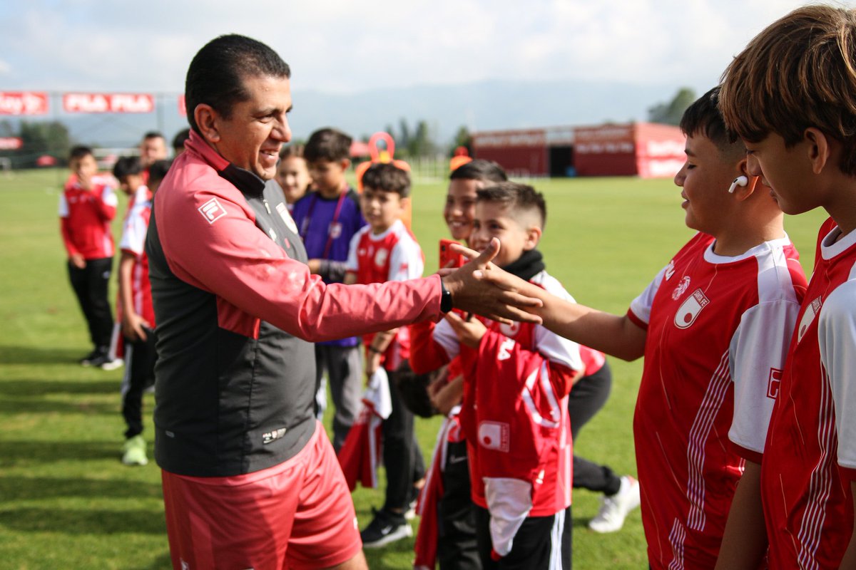 Escuelas Santa Fe tweet media