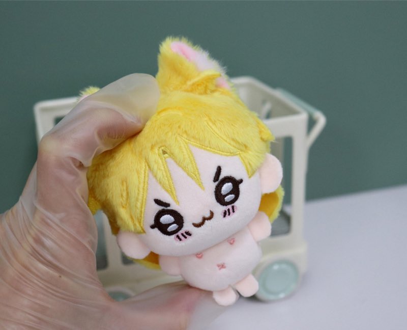 wafflezniscool's tweet image. lots. of things i must fix,,,,, He’s so UGLY. and disgusting i wanna punt him across the room .HIS PONYTAIL LOOKS LIKE A WEEWEE

his face is a little small for my liking and . yeah. his tummy consists of 100 tons of gummy bears