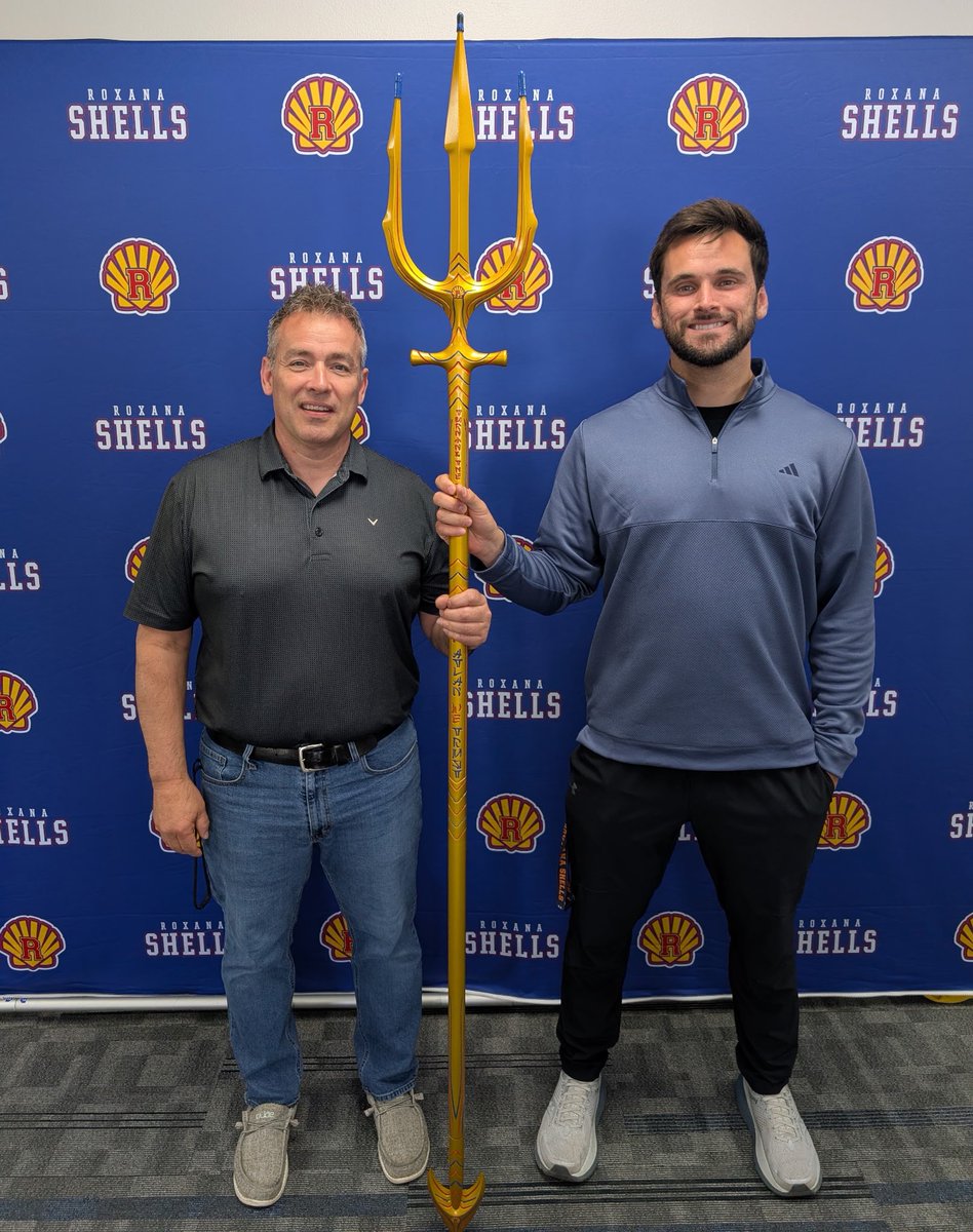 Here are our Honorary Name Readers for the 84th Commencement Ceremony of Roxana High School 🏫 

Mr. Jeff Ogle of our CTE Dept.

Mr. Ben Scamihorn of our Science Dept.

These two were selected by the RHS Class of 2025 🎓 
#AboveTheLine 🔱 #GoShells