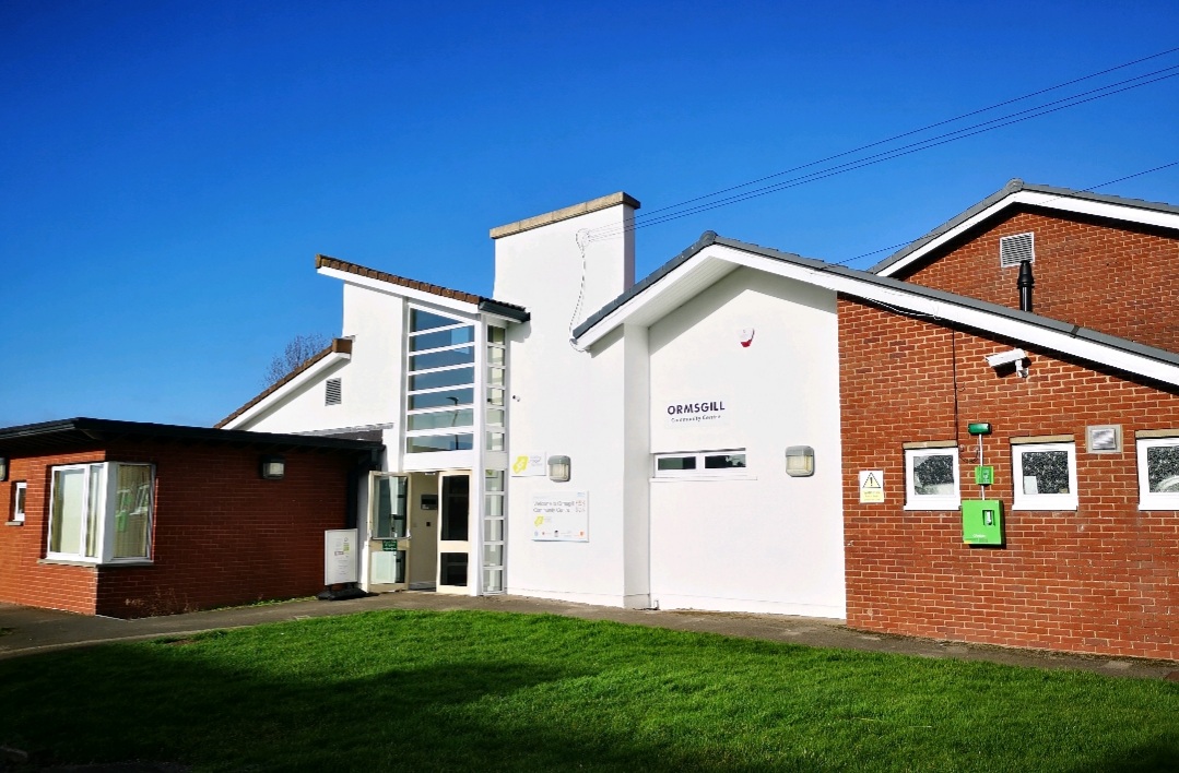 👮🏻  POLICE DESK 👮🏻 

Come along to ORMSGILL COMMUNITY CENTRE on Monday 28th APRIL to speak to your Local PCSO between 09:00-11:00 

If you have any concerns that you would like the police to be aware of, Michelle will be there to help.