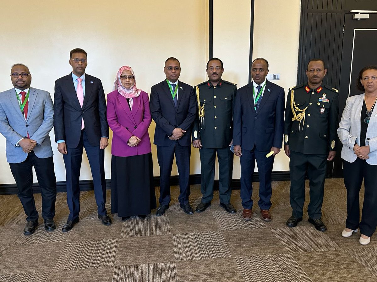 Led the #FGS delegation in fruitful bilateral discussions with #FDRE's Minister of Defence H.E @Aishamo_Mussa on sidelines of #AUSSOM #TCC Extra-Ordinary Meeting in #Kampala. Our talks focused on collaborative solutions to the security threats posed by Al-Shabaab in the region.