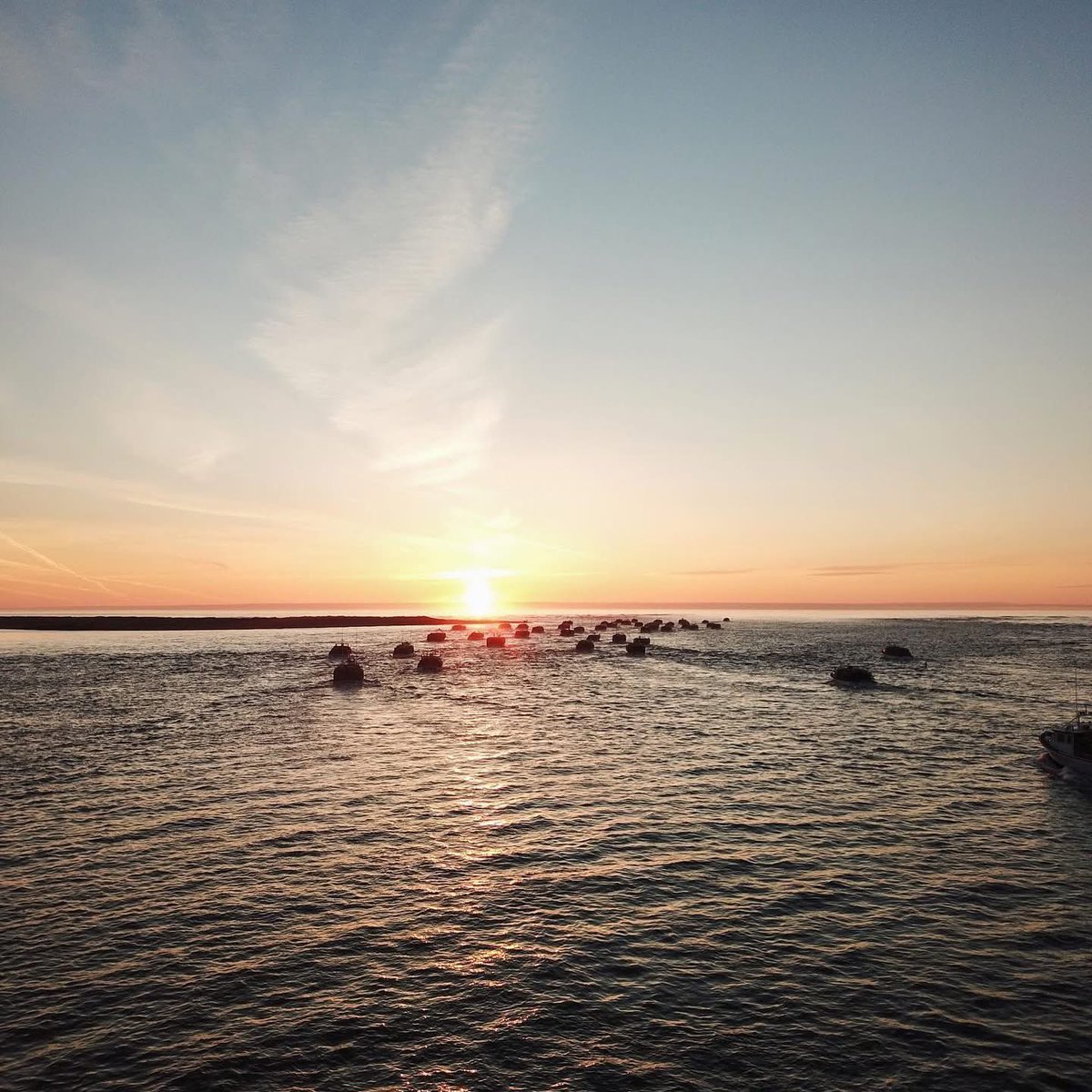 Setting Day hits different in Western PEI.

Tomorrow morning, fishers head out from Tignish, Seacow Pond, Northport, Milligan’s Wharf — and more — to kick off PEI’s spring lobster season.

📸 Visuals by Dev
#PEISettingDay #GoUpWest #ExplorePEI