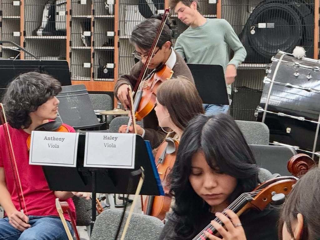 The community is invited to a free concert of the
 Hobbs High School New Beginnings Orchestra Club  this Monday, April 28th
6:30 pm at R.N. Tydings Auditorium!

Thank you for supporting this new club at HHS and investing in the 
the Arts!
