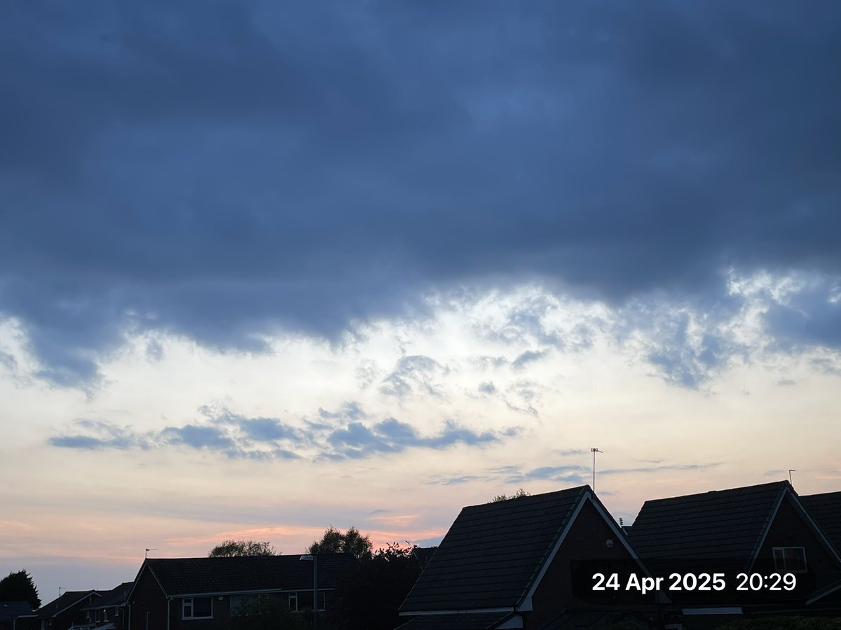 AyubZumla's tweet image. Beautiful Thursday evening setting sun….. 𝐖𝐨𝐫𝐬𝐥𝐞𝐲 𝐁𝐨𝐨𝐭𝐡𝐬𝐭𝐨𝐰𝐧 𝐒𝐚𝐥𝐟𝐨𝐫𝐝 𝐌𝐚𝐧𝐜𝐡𝐞𝐬𝐭𝐞𝐫 
𝐒𝐮𝐧𝐬𝐞𝐭 #sunset #settingsun @StormHour @BBCNWT @bbcweather