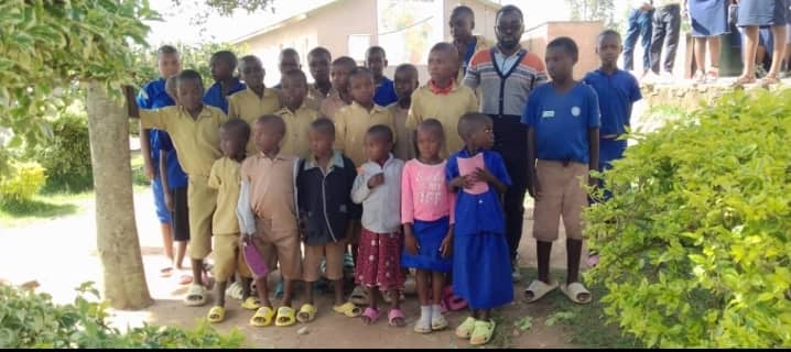 Sibyo gusa Kandi Muyindi mirenge Urubyiruko narwo rwakoze ubukangurambaga buherekejwe no gufata abana bataye ishuri, byari muri gahunda yo kugenzura ko abana Bose bashubijwe mu ishuri binyuze muri gahunda ya "Zero Out of School" basubiye ku ishuri muri iki gihembwe cya gatatu.
