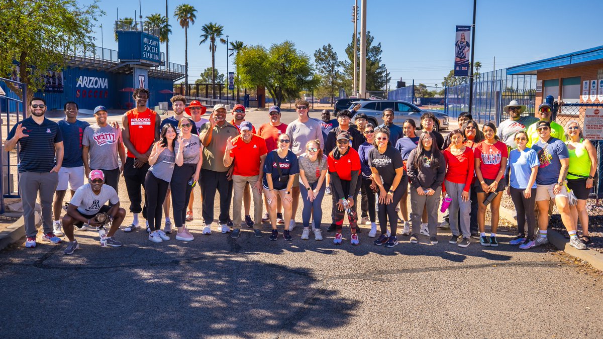 AZATHLETICS's tweet photo. Giving back to the community we love π΅π«Ά
This morning we partnered with the City of Tucson's #TeamUpToCleanUpTucson initiative! Thank you for everything you do to help take care of our home. https://t.co/zzhfBOp9Z7