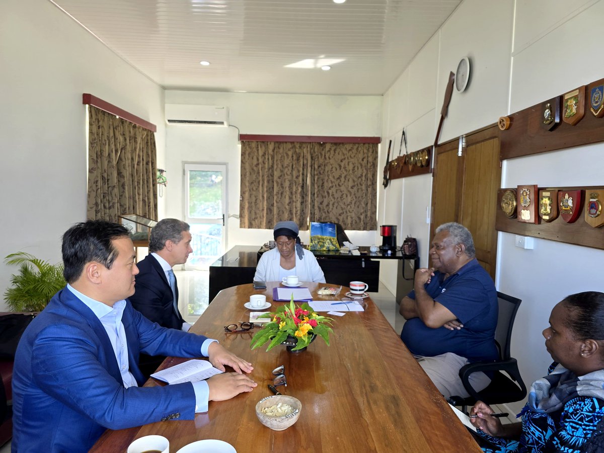 🇻🇺 As part of our ongoing efforts to advance climate mobility solutions across the Pacific, the @Gccmobility met with Mayor Jenny Tasale Regenvanu of Port Vila to discuss the urgent needs of communities impacted by a series of Category 5 cyclones &amp; the Dec. 2024 earthquake.