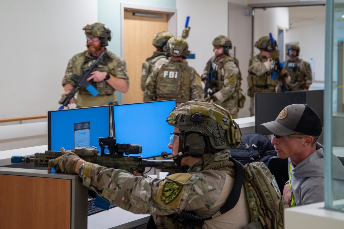 FBISanDiego's tweet image. Training is the cornerstone of successful operations. It&apos;s not just about individual skill- it&apos;s about working together and ensuring everyone is prepared to respond with confidence in yourself and your team. Strong training, strong operations. #FBISanDiego