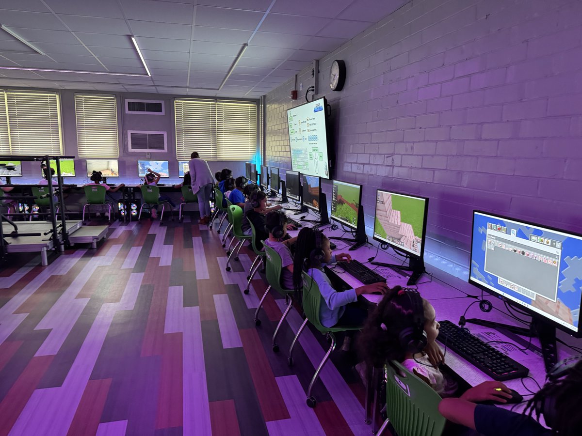 DCPSMinecraft's tweet image. Today @DuvalSchools students enjoyed learning about a community and building a community in @PlayCraftLearn in our NEW #Minecraft Lab 🏩🏛️🏡

Can&apos;t wait for the 2025-26 school year 😁
