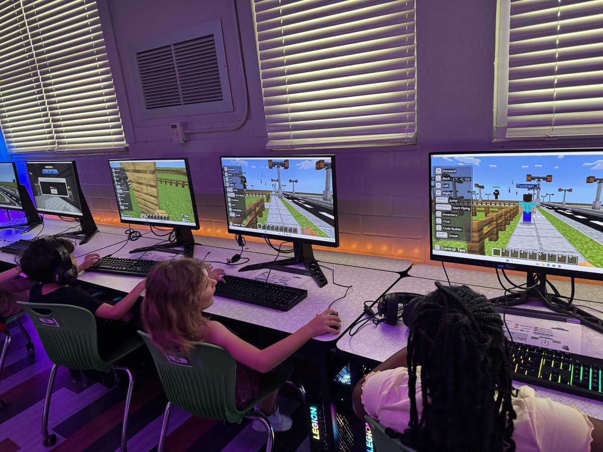 DCPSMinecraft's tweet image. Today @DuvalSchools students enjoyed learning about a community and building a community in @PlayCraftLearn in our NEW #Minecraft Lab 🏩🏛️🏡

Can&apos;t wait for the 2025-26 school year 😁