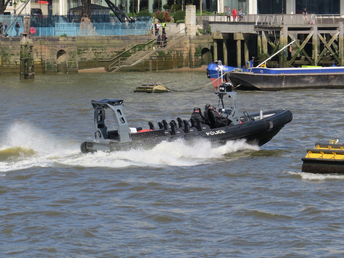 Flaneur_a_Londres (@flaneur_sfw) on Twitter photo The <a href="/MPSonthewater/">MPSonthewater</a> looked like they were having fun this afternoon, assuming it was just an exercise
#RiverThames The <a href="/MPSonthewater/">MPSonthewater</a> looked like they were having fun this afternoon, assuming it was just an exercise
#RiverThames