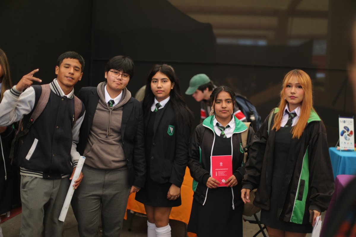 Un entretenido paseo por la ciencia tuvieron los estudiantes de CMDS en el festival de ciencias Puerto de Ideas 💡 Los alumnos disfrutaron de conferencias, conversaciones y espectáculos en neurociencia, inteligencia artificial, astronomía, paleontología, medicina y mucho más 🔬