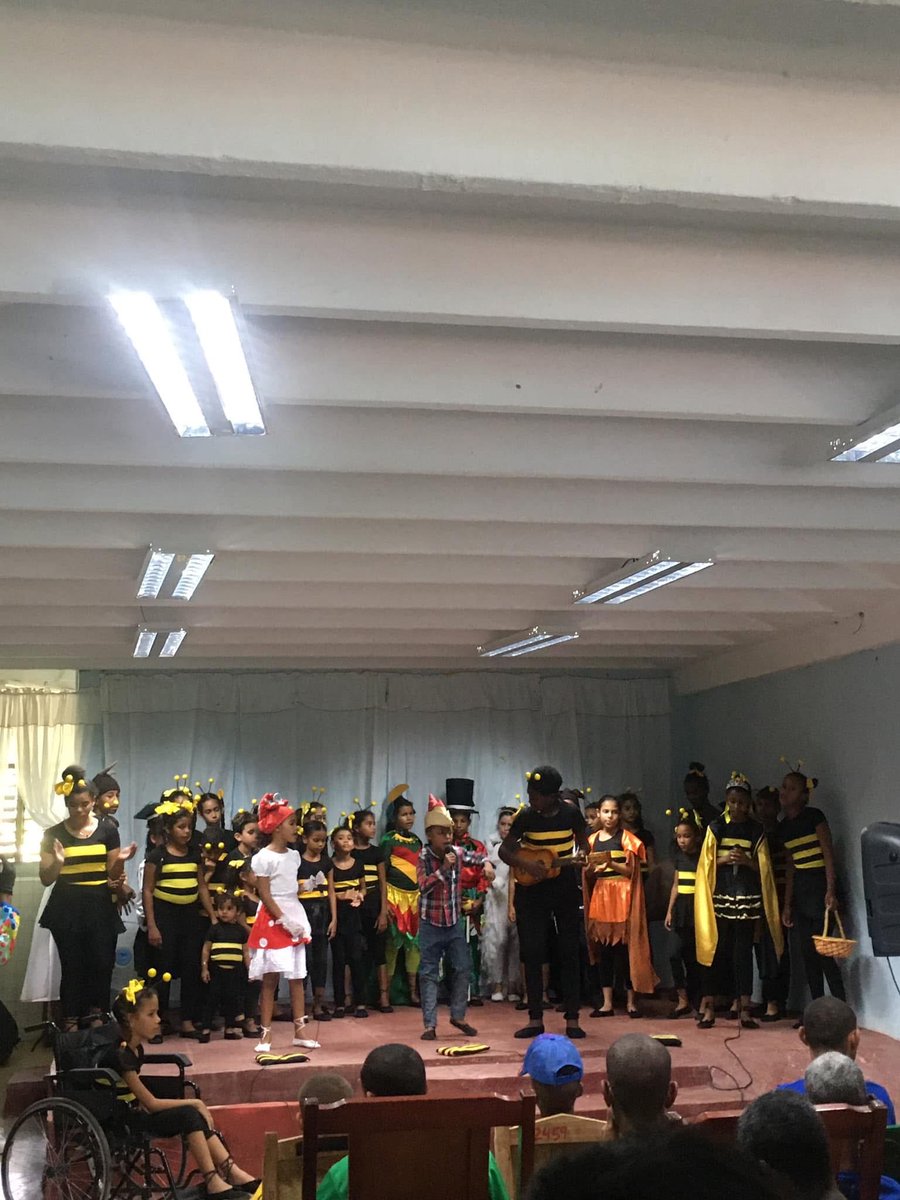 Allí fueron por pasión, por amor y sentimiento, porque tener talento es tener buen ❤️ La Colmenita de #Jobabo realizó un intercambio cultural en la provincia de Guantánamo, realizando sus presentaciones en hospitales pediátricos e impedidos físicos
#TareaDeGrandes #CubaEsCultura