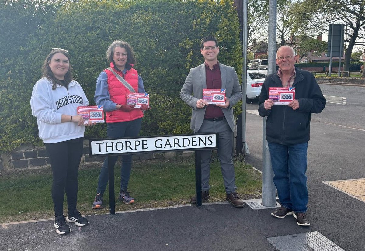 LabourRob's tweet image. Out this evening with @CllrGemmaCobby and @SarahChampionMP talking to residents off Bennetthorpe ahead of next Thursday&apos;s Doncaster local and Mayoral elections.
We must re-elect @MayorRos to keep fighting for Doncaster Airport to reopen!