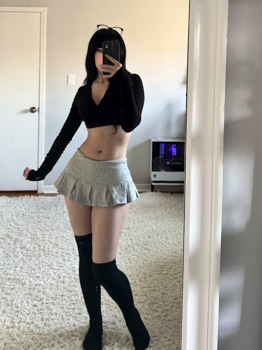 Skirt season is here https://t.co/QseJJyry65