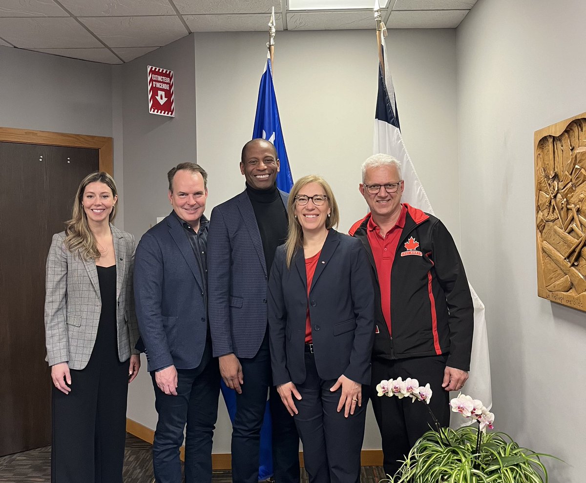 Rencontre avec la mairesse de Gatineau, Maude Marquis-Bissonnette. On a parlé de nos priorités, des défis à venir comme la guerre tarifaire injustifiée de Donald Trump, et de notre volonté de les transformer en opportunités économiques pour l’Outaouais. 🇨🇦