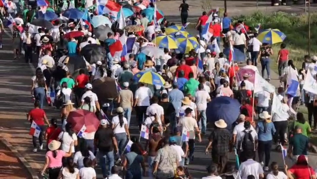 Imágenes de la marcha hoy en Santiago.