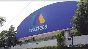 TV Azteca negó haber transmitido spots antiinmigrantes del gobierno de EU. Luciano Pascoe, director de ADN 40, afirmó que la televisora decidió no emitirlos semanas atrás por no considerarlos valiosos. "Mienten", sentenció ante rumores.