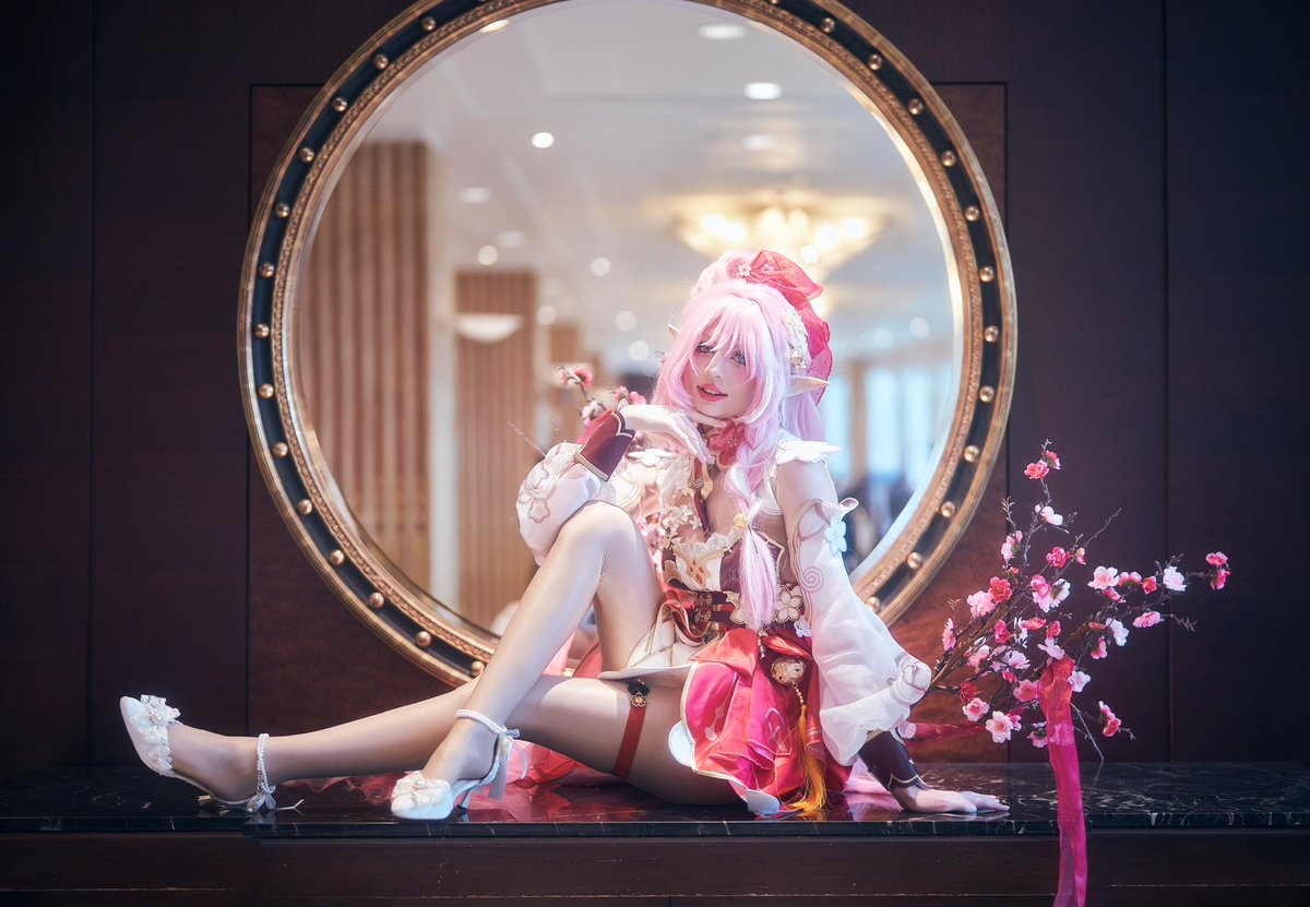 pristine_elf's tweet image. I love chuu’s new song a lot