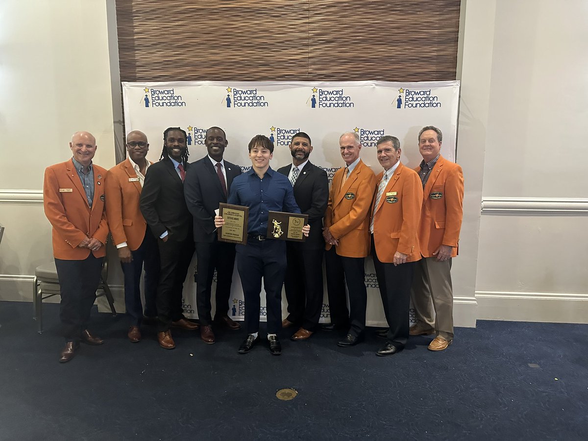 Hunter Pangia was awarded the Joe Dimaggio Children’s Hospital U18 Sports Medicine Defensive Player of the Year as well as the Brian Piccolo Award! 🥇 Congratulations Hunter! 👏 <a href="/FlyingLsAthlete/">Flying L's Athletics</a> <a href="/FlhsOfficial/">Fort Lauderdale High School</a> <a href="/browardschools/">Broward Schools</a> <a href="/HowardHepburn/">Howard Hepburn</a>
