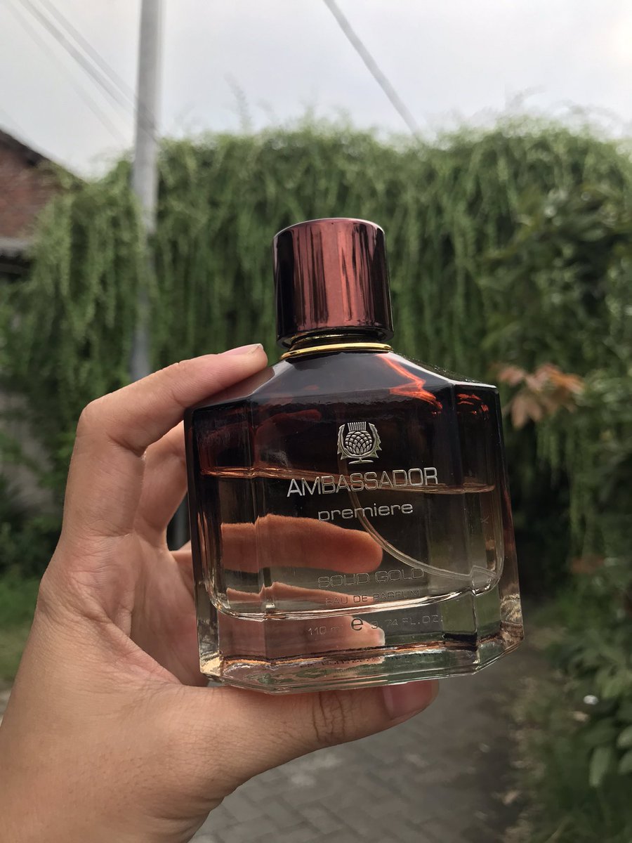 sesliaaaaa's tweet photo. Semprot parfum Ambassador pagi-pagi, siang di cium angin, sore dicium mantan. Efeknya ngeri 🤭. @ambassadorid_ 

https://t.co/EyFJNLKg1F

#ForBetterAttraction #Parfumambassador #ParfumLokal #RaceToWinWithRCS https://t.co/VNoHbRsGKk