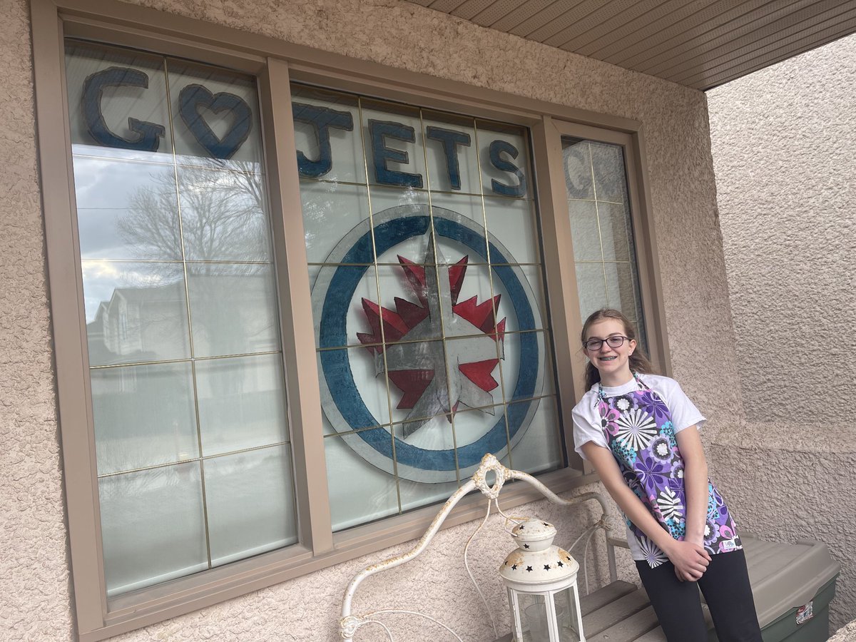 jnickersonwpg's tweet photo. Hey @NHLJets --- the window is ready... Thanks to our 13-yr-old's freehand artistic side! #GoJetsGo https://t.co/rRRQoejwtr