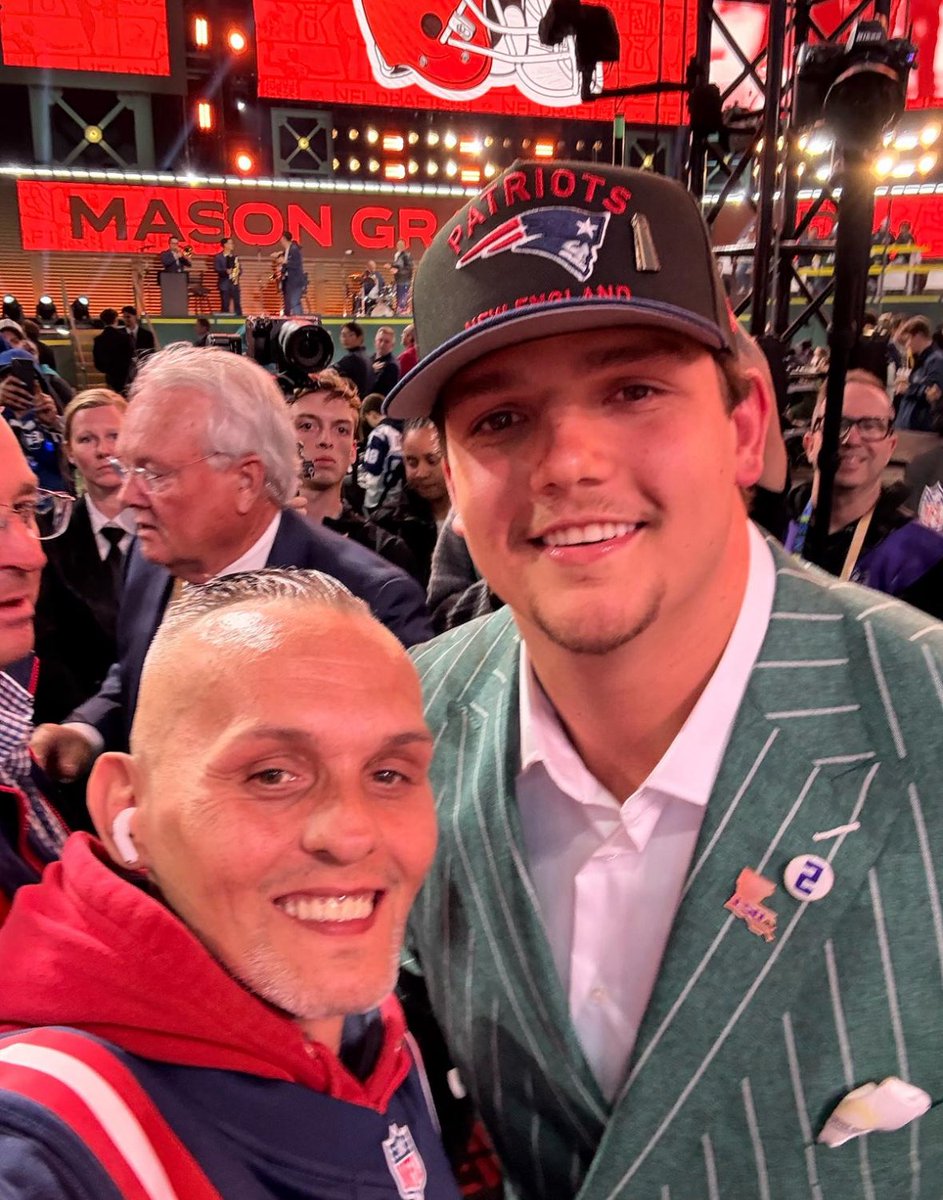 Nur für euch : unser 4 Pick <a href="/will_campbell66/">Will Campbell</a>  🙌🫶und unser IFOTY 2025 <a href="/B3astm0deTV/">_B3astm0de_</a> 🙌🫶live aus GreenBay
#NFLDraft2025 #NFLDraft #NFL