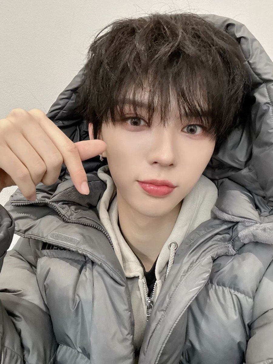 alexandearia's tweet image. runnin it back w brian🥊
@_AMPERSANDONE_ #앰퍼샌드원 #AMPERSANDONE #ANDRSD #ANDEARSELCADAY #ANDEAR #앤디어 #BRIAN #브라이언