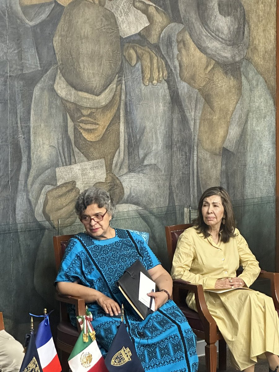 ALUMNIMEXFRA's tweet photo. ¡Ya estamos EN VIVO!
Sigue el Conversatorio México-Francia: del teatro político a la teatralización de la política
🎭🇲🇽🇫🇷

Una reflexión única sobre cómo la política se convierte en espectáculo, con grandes ponentes nacionales e internacionales que abordan el tema desde la sociología, las artes escénicas y el pensamiento político.

Acceso totalmente gratuito y desde casa
📲 Síguelo ahora mismo por Facebook Live en la página de Derecho UNAM:
🔗 https://t.co/PPs9xzJMht

No te pierdas esta experiencia que une pensamiento, arte y política.
¡Conéctate y forma parte de la conversación!

#ConversatorioMéxicoFrancia #TeatroPolítico #UNAM #DerechoUNAM #PolíticaYTeatro #FBLive

@juanrh2ius #DieudonnéNiangouna #LeopoldoIribarren #IrmaAmuchategui @UNAM_MX