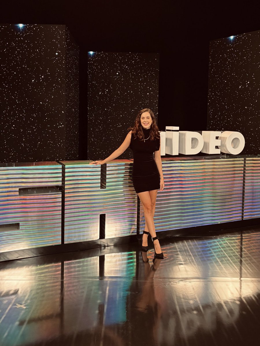 sophiaabrahao's tweet photo. hoje tem #EspecialVídeoShow ❤️❤️ https://t.co/tty7u8WfQc
