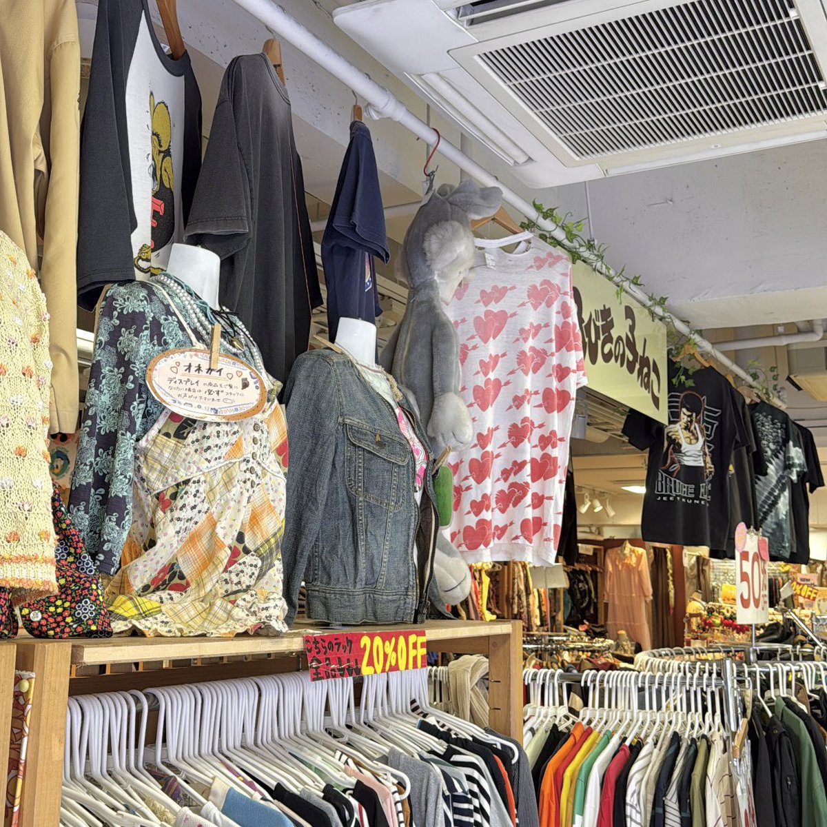 3びきの子ねこ仙台店オープンしてます♪
春物アウター50%offセール開催中です🌸
本日もご来店お待ちしております💛