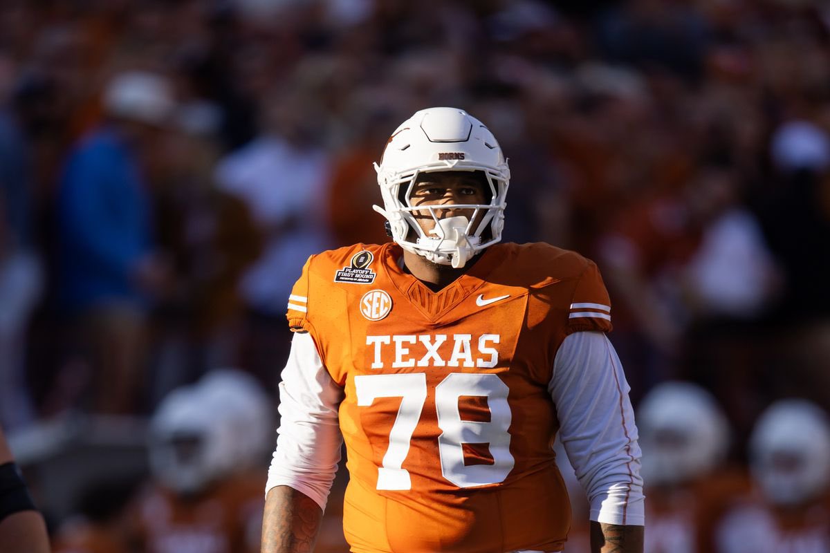 NFL_DF's tweet photo. 1.9 New Orleans Saints - Texas OT Kelvin Banks Jr.

I LOVE this pick. Kelvin Banks is the 2nd best offensive lineman in the draft and has been highly undervalued by the draft media.

Grade: A https://t.co/meUwV7cQv7