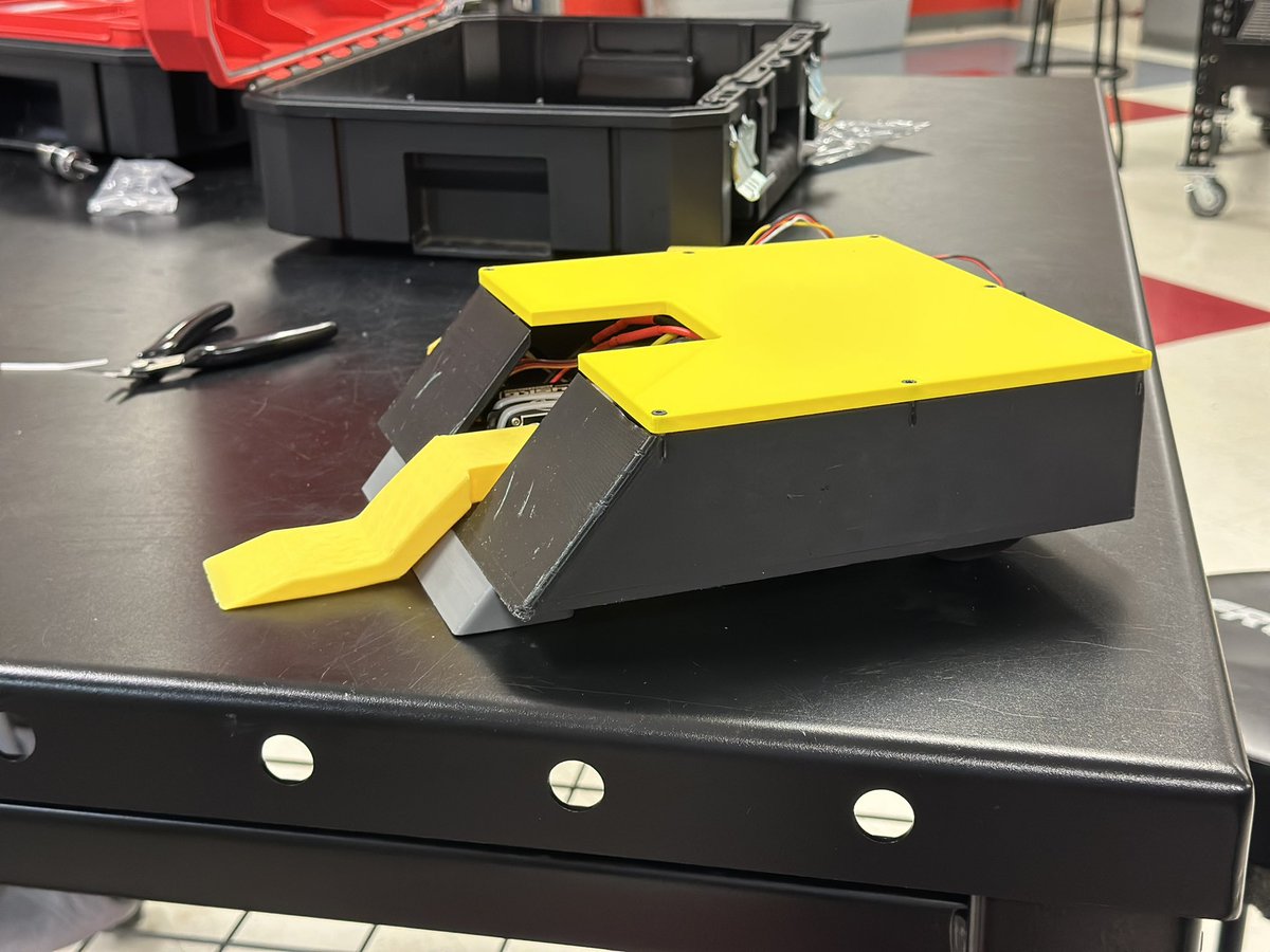 kilobots's tweet image. The countdown is on! Kilobots hits the arena this Saturday at Stewarts Creek Middle! The battle box is being assembled—1kg combat bots, epic matches & team spirit await! Free & open to the public. Matches start 9:15AM. Follow @kilobots for updates!