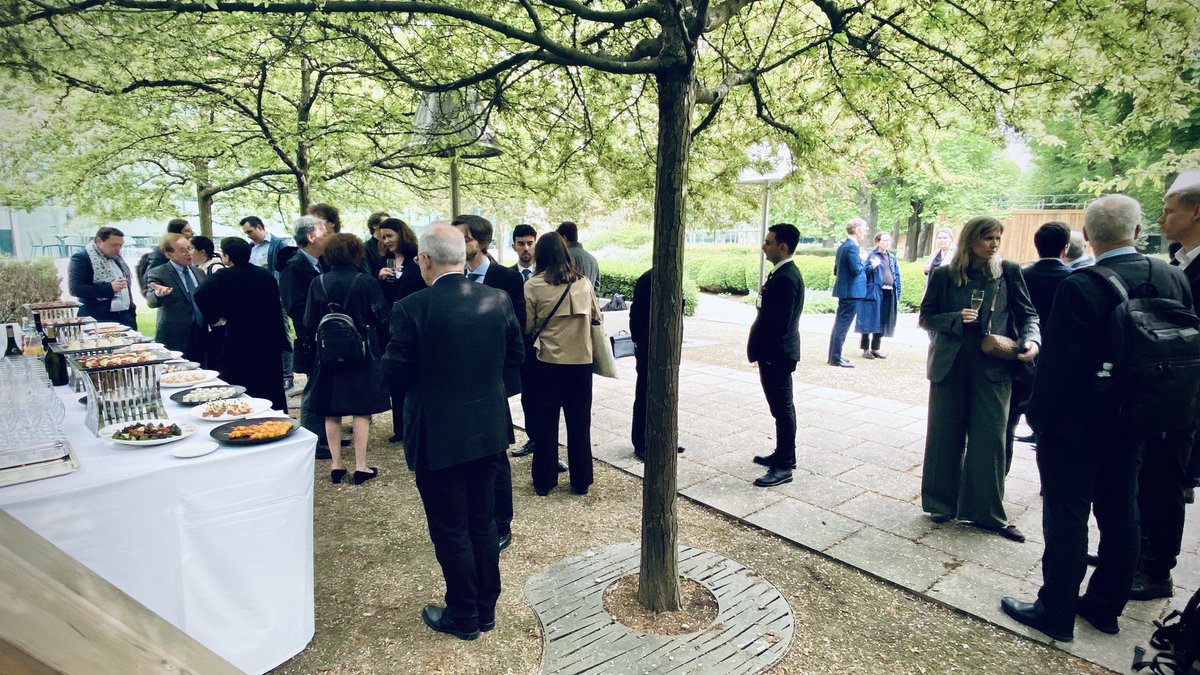 This week’s OECD Fiscal Network meeting offered more than a glimpse of the fiscal-federal future 🔮 — we explored ‘decentralized’ 🤖 AI deployment and its transformative impact on public spending. 💸 Huge cost savings ahead across healthcare, education &amp; administration! 🚀🏥🏫⚙️