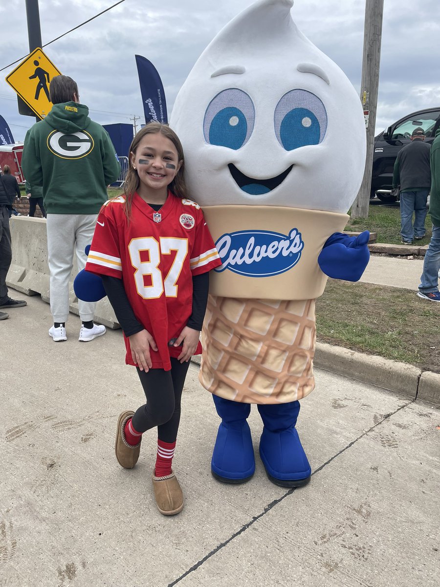 NIONenad's tweet photo. Electric atmosphere over here at the @culvers Great Wisconsin Tailgate with @andystaples , @AriWasserman, and @on3 #NFLDraft #StarsMatter https://t.co/1r4vaQ7RKF