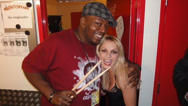 angelicbritney's tweet photo. britney backstage during the circus tour (2009) https://t.co/PIPgwGPofV