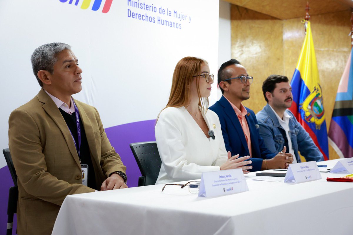 DDHH_Ec's tweet photo. Nos formamos con compromiso para ser una Institución Pública Libre de Violencia y Discriminación hacia las personas LGBTI+.

Construimos espacios seguros y libres de violencia para la población sexo género diversa. 

¡#ElNuevoEcuador diverso se consolida! https://t.co/1X9F9Y5oHE