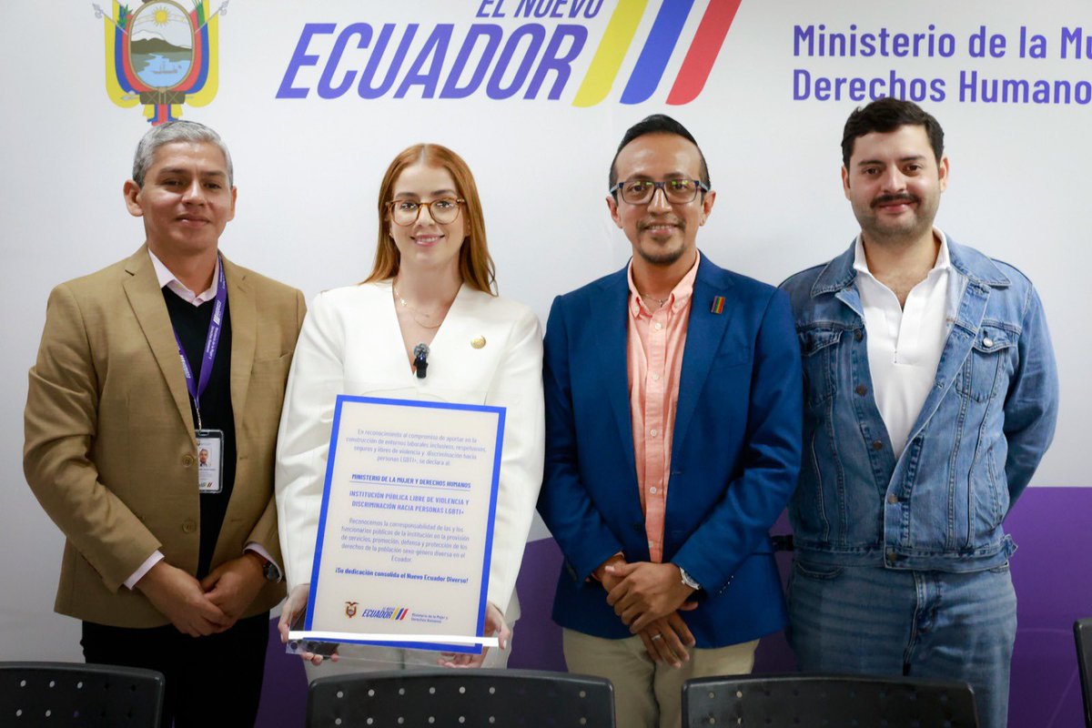DDHH_Ec's tweet photo. Nos formamos con compromiso para ser una Institución Pública Libre de Violencia y Discriminación hacia las personas LGBTI+.

Construimos espacios seguros y libres de violencia para la población sexo género diversa. 

¡#ElNuevoEcuador diverso se consolida! https://t.co/1X9F9Y5oHE