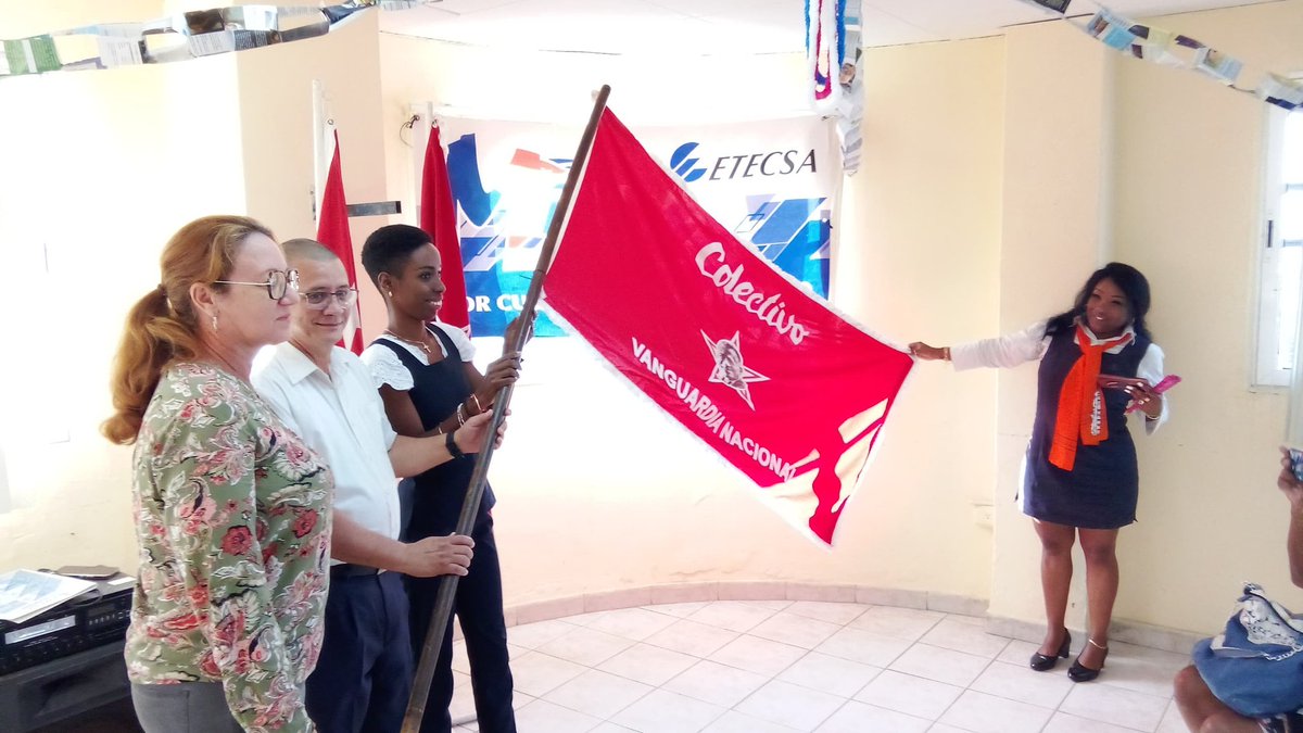 Alejando8202's tweet photo. Galardonada la #DVPE con la distinción de Vanguardia Nacional del #SNTCIE por los resultados sindicales y del trabajo en el 2024. Se reconoce también a los donantes de sangre voluntarios.
#GenteQueSuma
#EtecsaConCuba https://t.co/KUuH1JAWuM