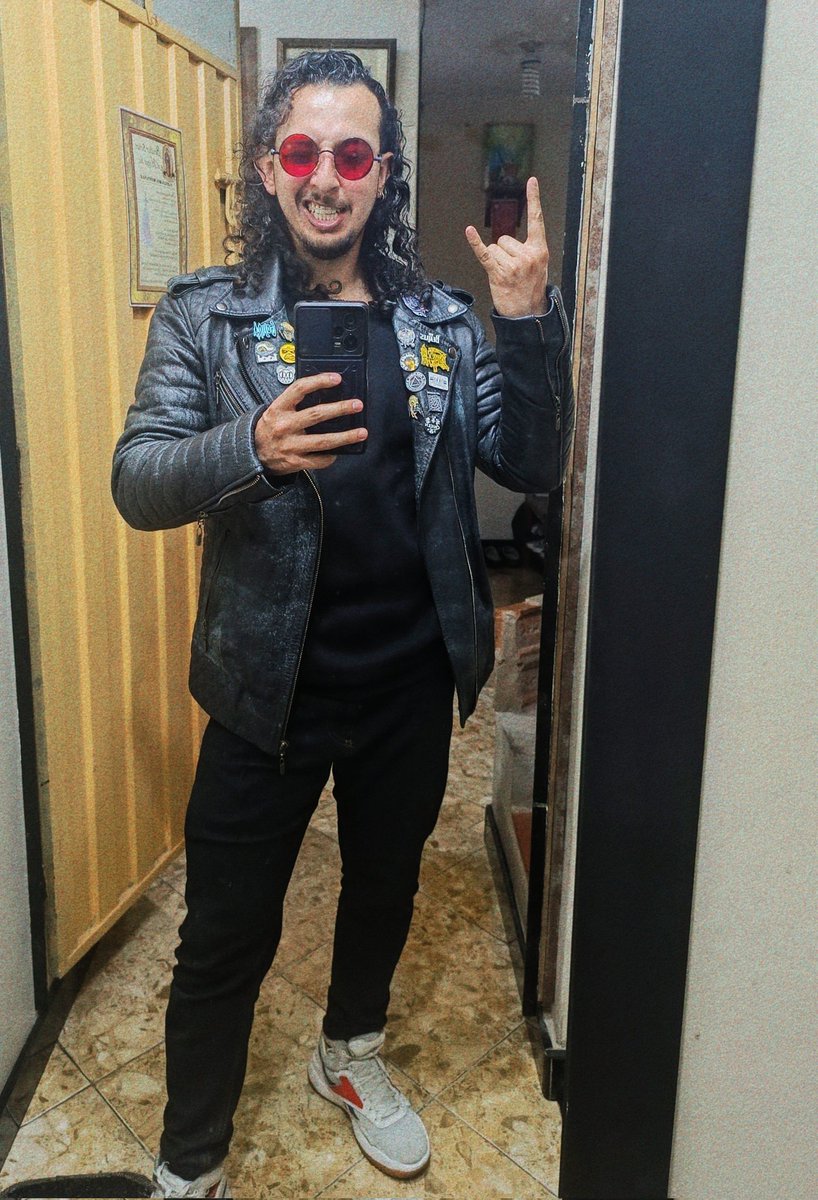 ¿Por qué tan elegante Homero?

- Vamos a ver a SOAD en el Campín muchacho ❤️‍🔥🤘🤘!!