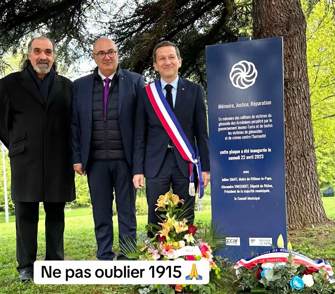 JulienSMATI's tweet photo. 🙏 🇦🇲 Ne pas oublier le 24 avril 1915 et le génocide arménien avec près de 1,5 millions de victimes. Cérémonie à #RillieuxlaPape devant la plaque que nous avons posée en 2023 avec 
@AlexVincendet. Ne pas oublier pour ne pas revivre les mêmes horreurs 🙏🕊️🌿 https://t.co/8iaRGYOwUq