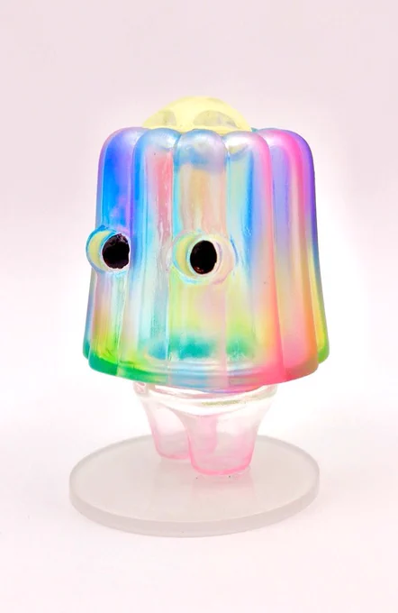 様のカヌレ神様を宇宙をモチーフに塗装いたしました いつもとは眉毛がなくてちょっとレアなカヌレ神ゼリィヌとのペアリングは初めてです このカラーリングの2人が見れるのはこの作品だけなので ぜひ注目してください #ミルモン #オークション #ソフビ