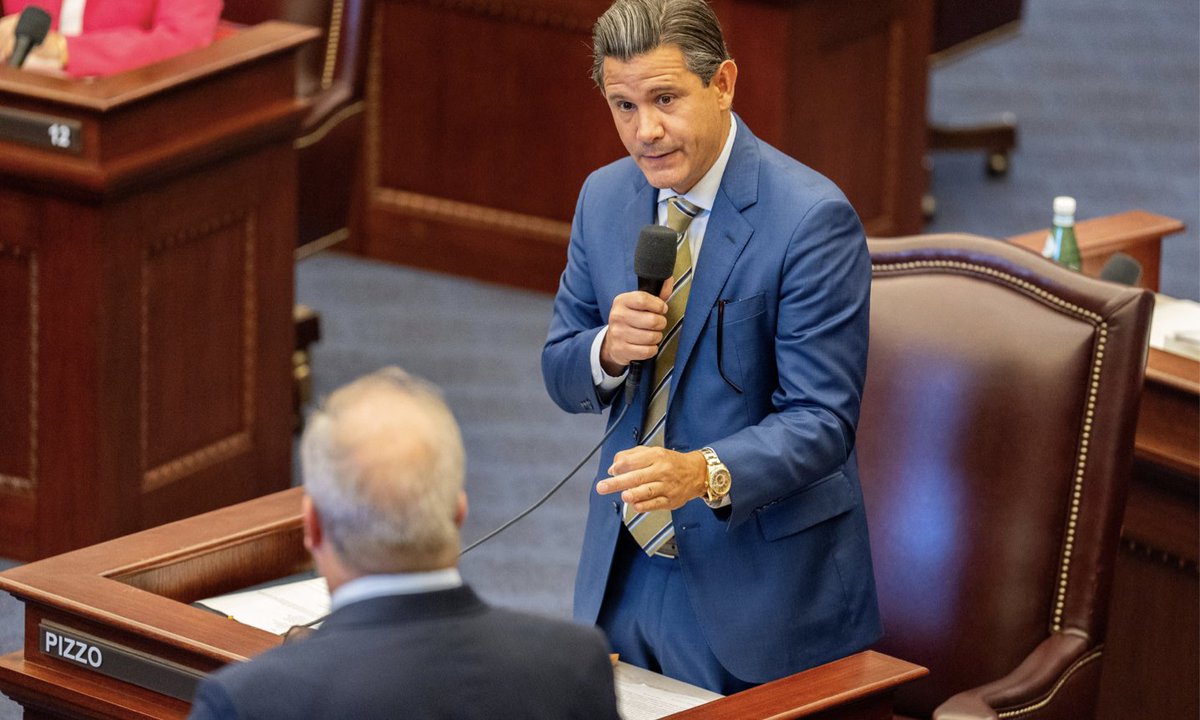charliekirk11's tweet photo. 25 years ago, Florida was the swingiest of America’s swing states, deciding the 2000 election by fewer than 550 votes.

Today, “The Democratic Party in Florida is dead.” Don’t take it from me. Take it from the party’s own Florida senate leader, who just quit the party in outright despair.

https://t.co/iTGiaY1qN3